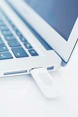 Laptop mit USB Stick