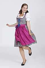 Junge Frau im Dirndl