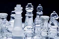 Schachspiel aus Glas