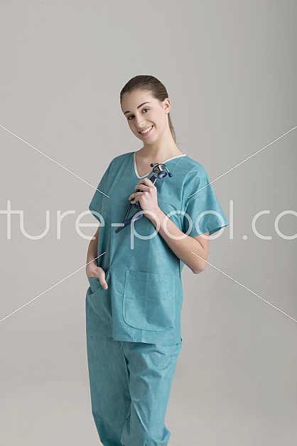 junge Krankenschwester mit Stethoskop 
