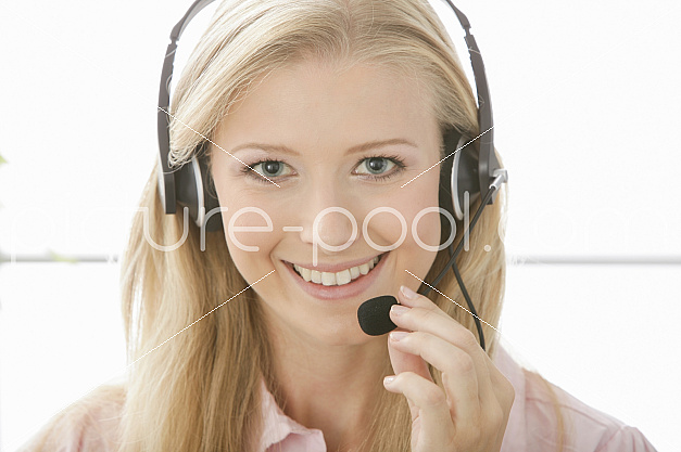 junge Frau mit Headset