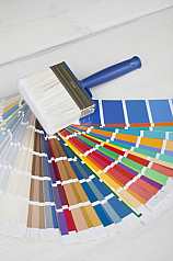 Malerpinsel mit Farbpaletten