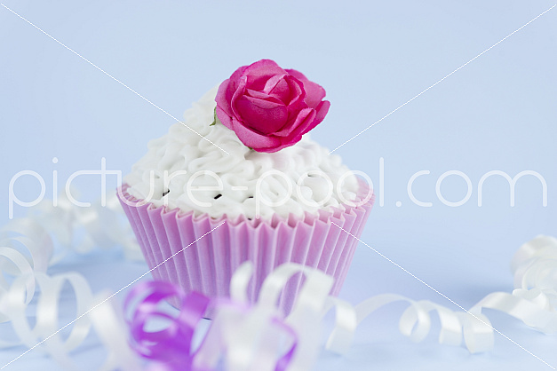 Cupcake mit kleiner Rose