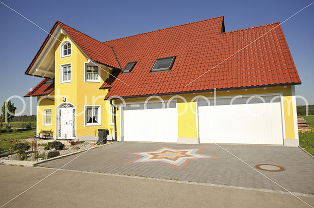 gelbes Haus, Einfahrt